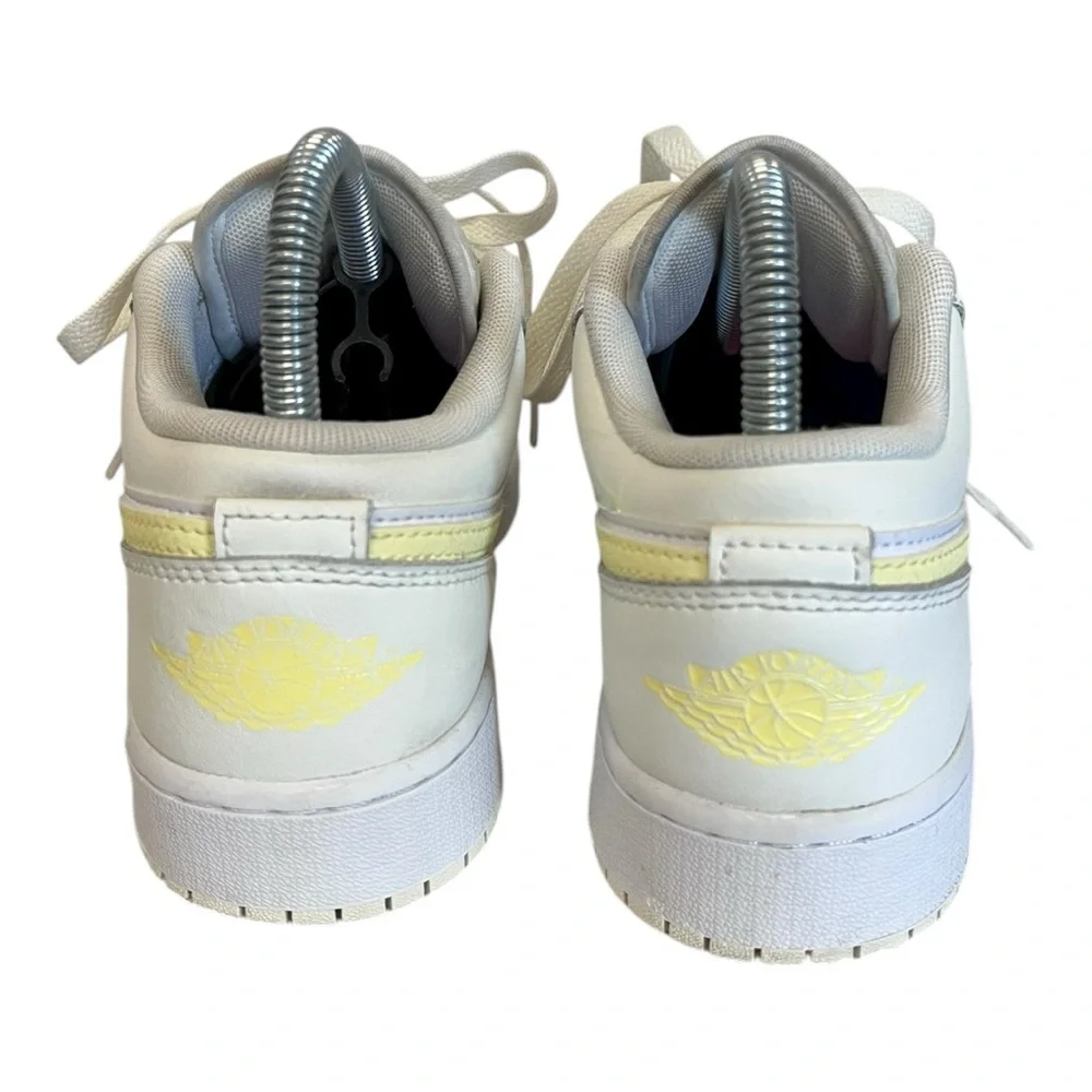 Nike Air Jordan‎ 1 Low GS GS Basketball Shoes White FV8486-181 VNDS Sz 5.5